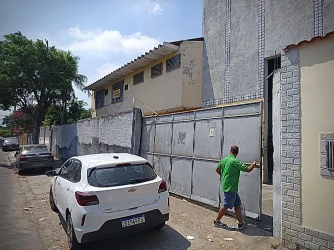 Galpão em Rocha Miranda com 800m p/ diversos fins