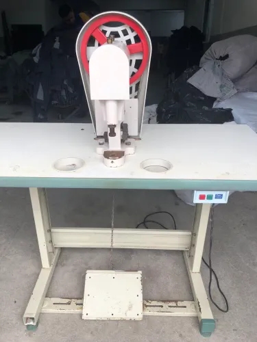 Máquina de pregar botão 