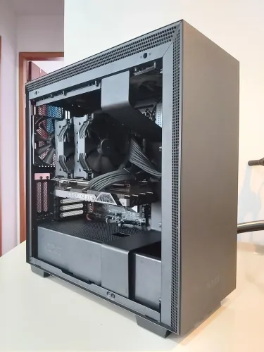 PC: Gabinete NZXT H710i