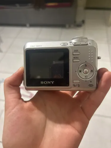 Câmera cyber shot Sony 7.2mega pixels