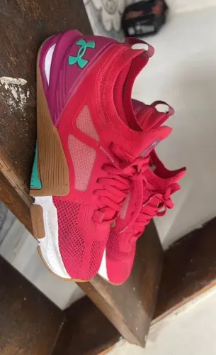 Tênis under armour seminovo vermelho