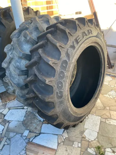 Pneus 12.4-24