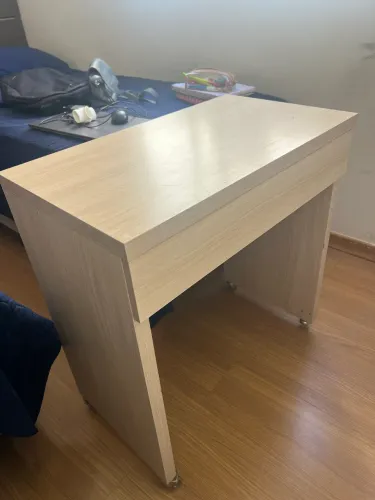 Mesa com rodinhas
