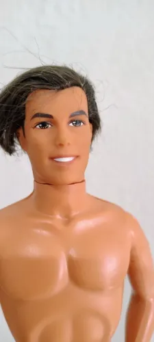 Boneco Ken da Barbie antigo