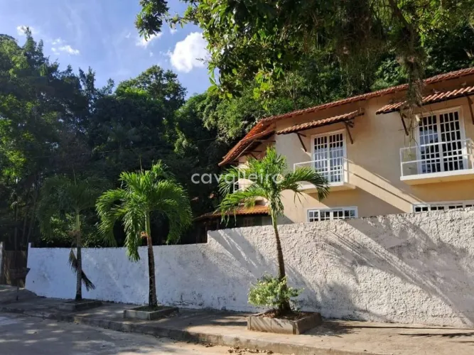 Flamengo, Casa com 3 Quartos, Quintal Amplo, Churrasqueira para Venda e Aluguel - Maricá/R