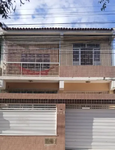 Sobrado para venda possui 240 metros quadrados com 4 quartos em Suíça - Aracaju - SE