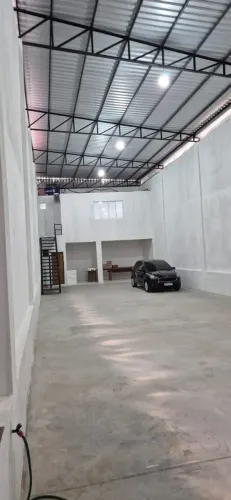 Galpão para aluguel possui 240 m2 com Escritório em Tarumã - Manaus  AM
