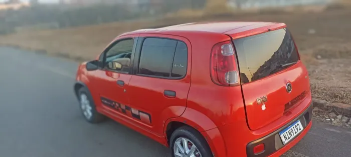 Fiat Uno Sporting 1.4 EVO Fire Flex 8V 4P 2012