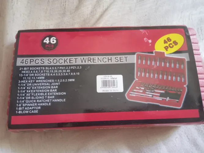 Vendo este conjunto com 46 peças ( NOVO )