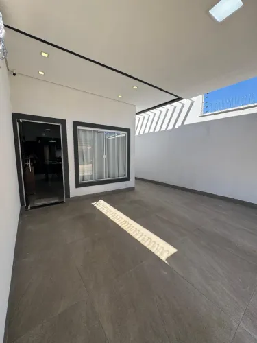 Casa à venda, com 2 quartos, sendo 1 suíte com closet, localizada no Plano Diretor Sul de