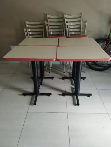Mesa com cadeira