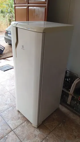 GELADEIRA ELECTROLUX SEMI NOVA