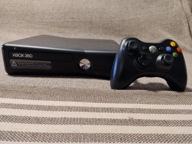 Xbox 360 em ótimo estado 