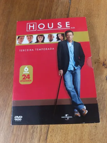 BOX DVD HOUSE TERCEIRA TEMPORADA. ORIGINAL E COMPLETA COM 6 DVDS. HUGH LAURIE DR. HOUSE.