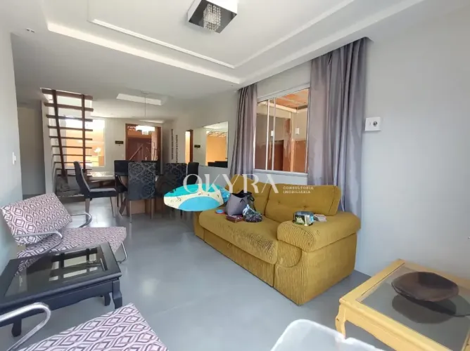 Maravilhosa casa duplex no Condomínio Village da Serra