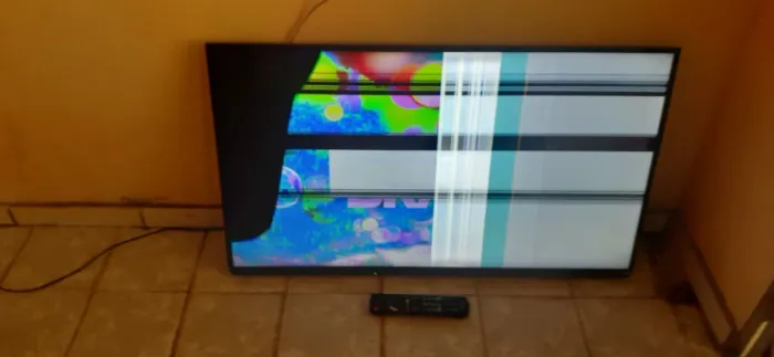 Vendo TV de 43' com defeito