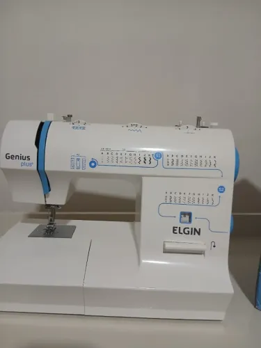 MAQUINA DE COSTURA - ELGIN GENIUS PLUS - NOVA