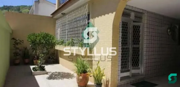 Madureira | Casa 3 quartos, sendo 1 suite