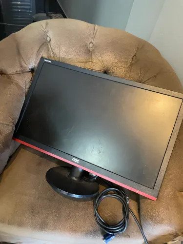 Monitor AOC 24?  Pequeno defeito (na foto)
