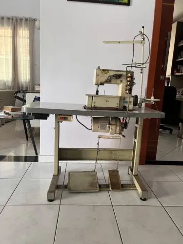 Máquina Costura Galoneira BC5000 Bivolt