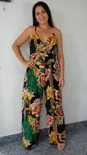 Lindo macacão estampado confortável 42