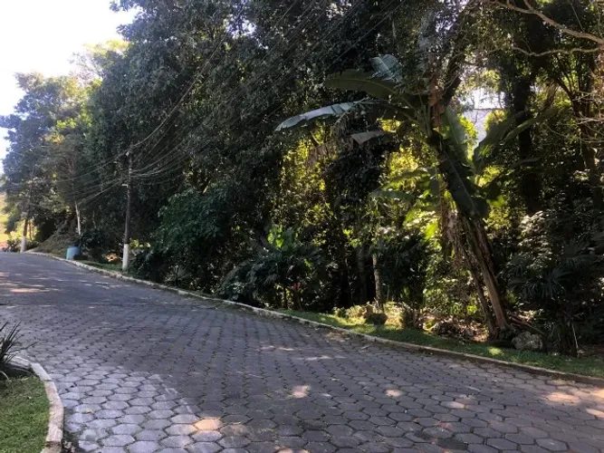 Terreno 680m com RGI - Cond. Fechado - Com cachoeira em Itacuruça