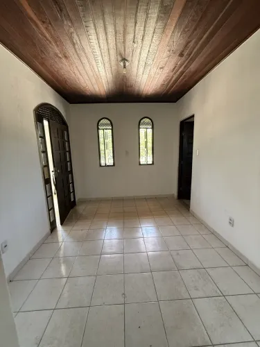 Aluguel Casa 2/4 com suíte, Proximo (Farmacia Brito) Feira 5
