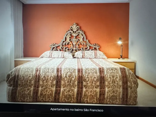 Guarda de cama King 2m, entalhada à mão