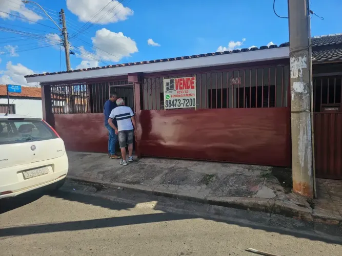 Qr 210, Excelente esquina , laje 140 metros quadrados com 5 quartos em Santa Maria - Bra