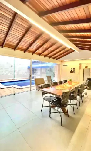 Casa com 4 Suítes à venda no Ribeirão do Lipa  274m², Condomínio Flores do Cerrado