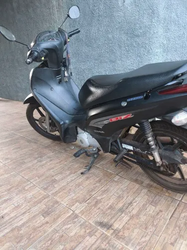 Biz completa em ótimo estado de uso