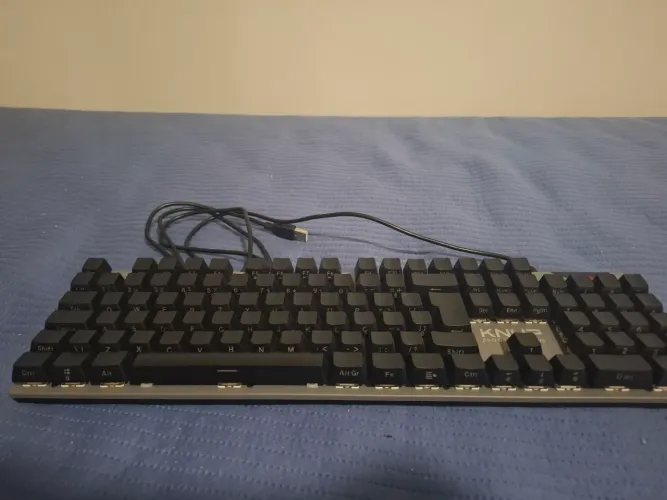 Teclado mecânico swuit blu usado poucas vezes em estado perfeito tamanho 100%