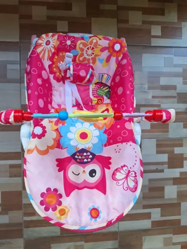 Cadeira de descanso e balanço Baby style 18kg rosa pequena princesa musical