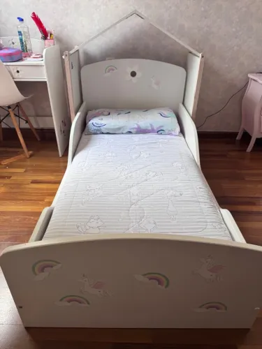Cama Júnior Tok&Stok Patch + Colchão + Casinha + Enxoval Completo