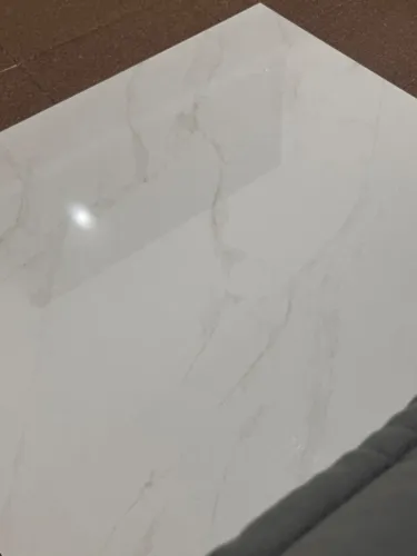 Cerâmica polida retificada