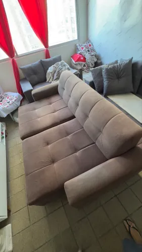 Sofá cama grande e resistente
