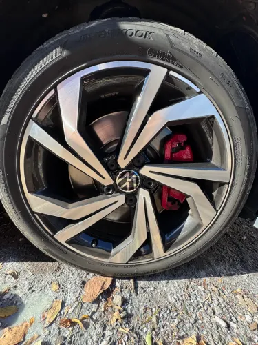 Jogo de Rodas Jetta Gli 2024 Original Aro 18 5x112 - Não acompanha Pneus