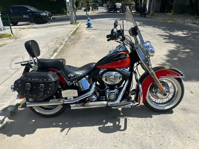 Harley Davidson, modelo Heritage, ano 2013, 2º dono, IPVA pago, pneus novos.