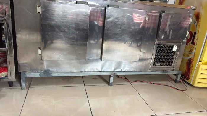 Geladeira de metal