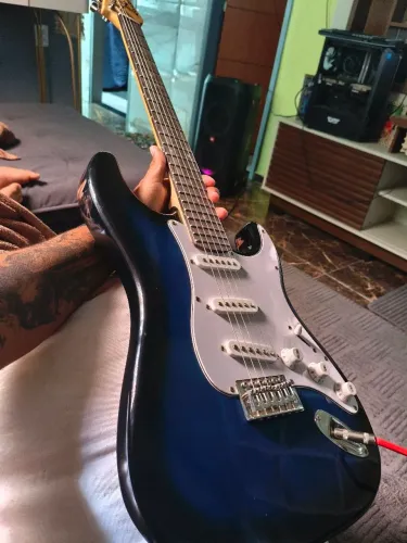 Guitarra vogga stratocaster, acabei de trocar as cordas