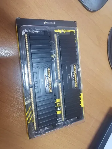 Memória DDR4 Corsair Vengeance 32GB (2x16GB)
