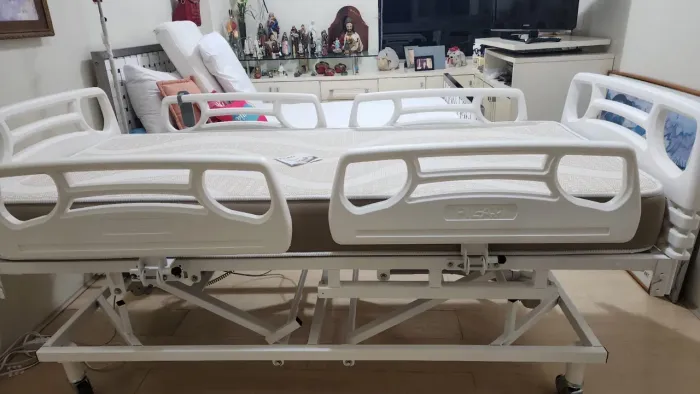 VENDE-SE CAMA E CADEIRA HOSPITALAR 