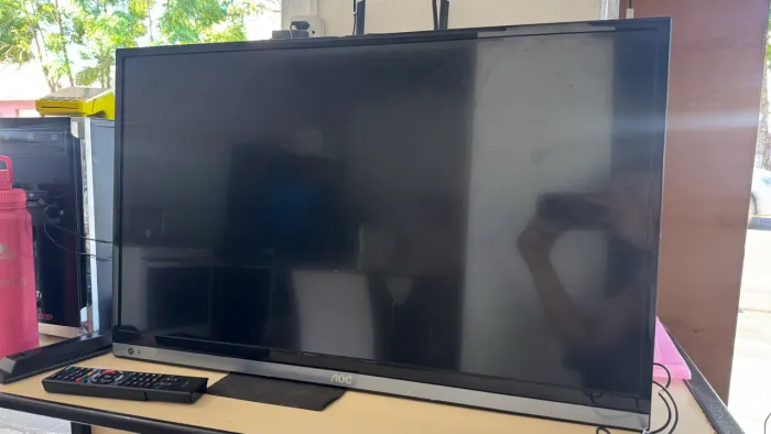 Tv smart 32 polegadas seminova poucos dias de uso