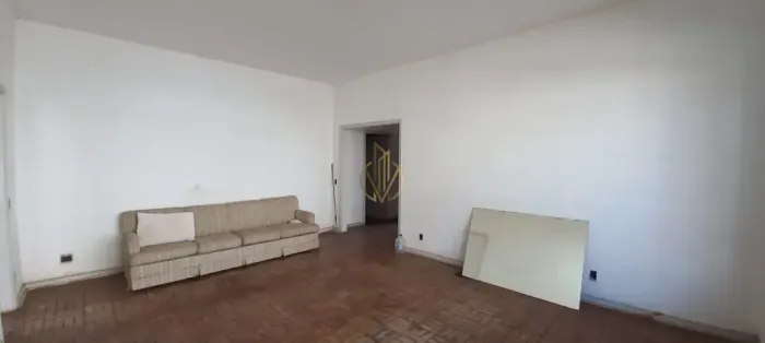 Casa à Venda com 4 quartos no Centro de Mogi Mirim