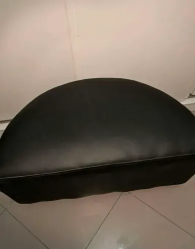 Puff, meio, preto, excelente estado, 37x85x45 (axlxp) aprox.