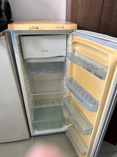 Vende-se geladeira