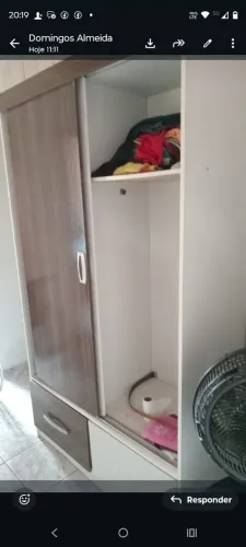 Guarda-roupa marcas de uso. Desmontado.