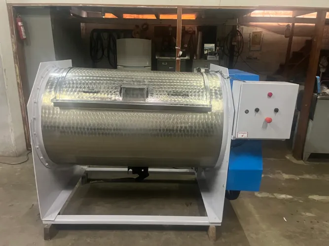 Lavadora industrial capacidade 60kg marca Inequil ótimo estado