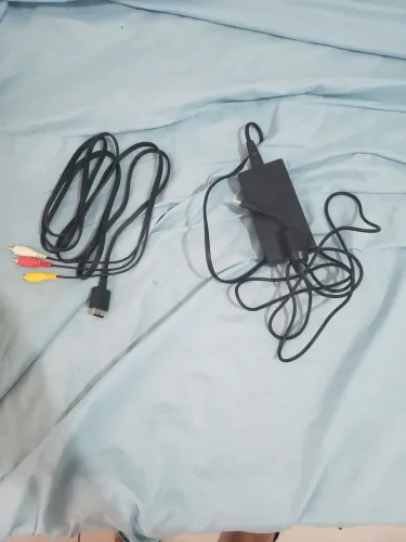 Cabo AV e fonte para PlayStation 2.