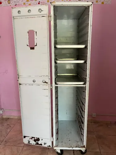 Vendo Armário para padaria